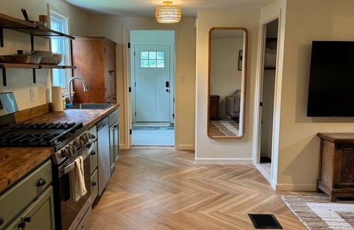 Skaneateles Cottage | The Chapman House - Two Bedroom Cottage, Sleeps 6
