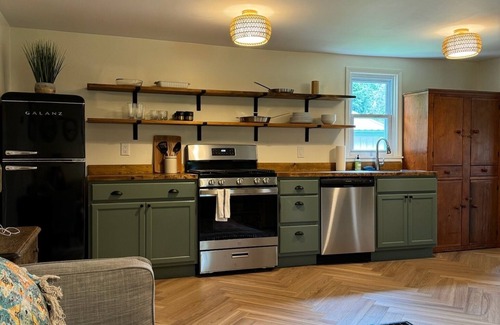 Skaneateles Cottage | The Chapman House - Two Bedroom Cottage, Sleeps 6