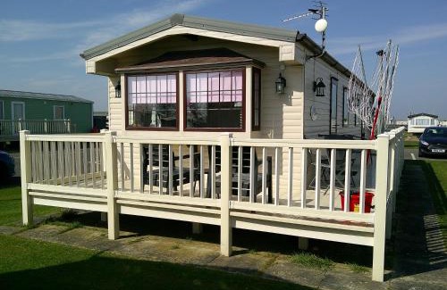 Ingoldmells House | The Chase Ingoldmells Hathaway II 6 Berth Central Heated gated veranda FREE WIFI