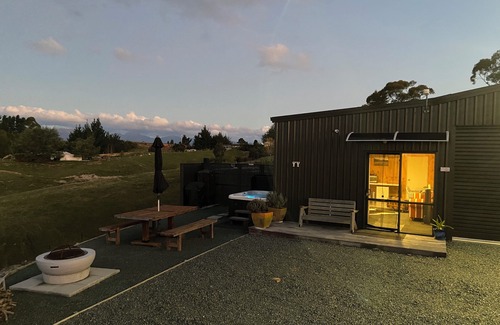Upper Moutere Apartment | The cheeky Little Farm shed - amazing views for relaxing or activity as you wish
