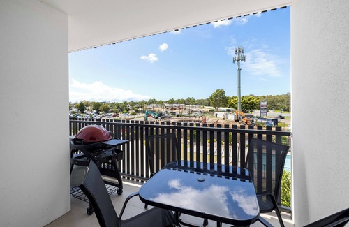Sandstone Point Apartment | The Chic Marina Escape