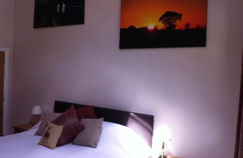 Burton Coggles Bed & Breakfast | The Cholmeley Arms