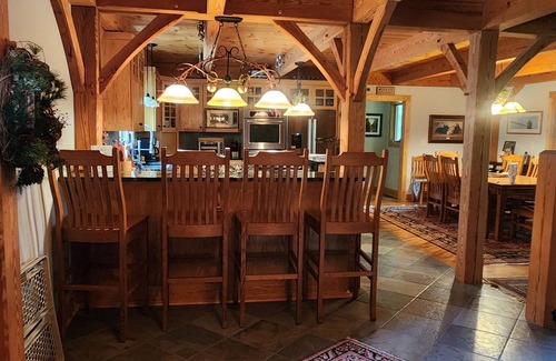 Lakeside Woods House | The Christmas Cabin -4br 400ft private waterfront fireplace, boathouse, kayaks