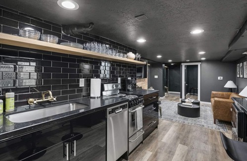 People's Freeway Condo | The City Vibe