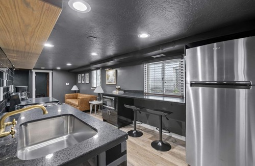 People's Freeway Condo | The City Vibe