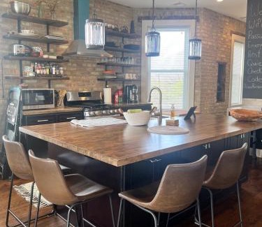 Rogers Park Apartment | The Clark