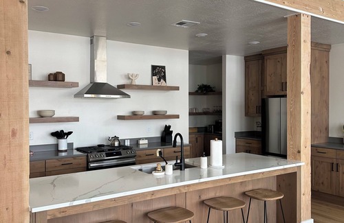 Hatch House | The Cliffs - Luxury Stay with Hot Tub/Views between Zion and Bryce Canyon NPs