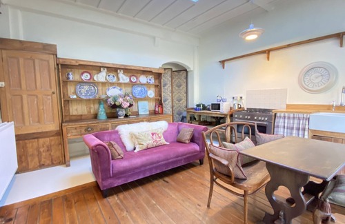 Ventnor Apartment | The Clock House - a 1 bedroom cottage that sleeps two guests in 1 bedroom