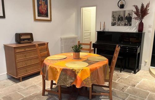 Saint-Come-de-Fresne Apartment | The Coach House