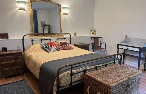 Saint-Come-de-Fresne Apartment | The Coach House