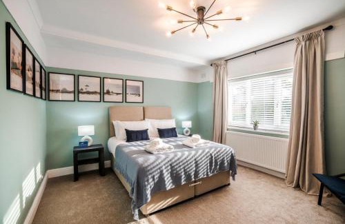 Little Sutton Apartment | The Coach House 3 bed apartment with off-street parking in Ellesmere Port