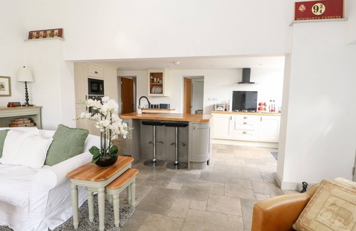 Sleaford Cottage | THE COACH HOUSE, pet friendly, with a garden in Leasingham