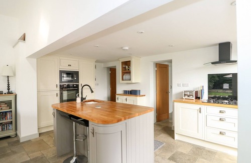 Sleaford Cottage | THE COACH HOUSE, pet friendly, with a garden in Leasingham