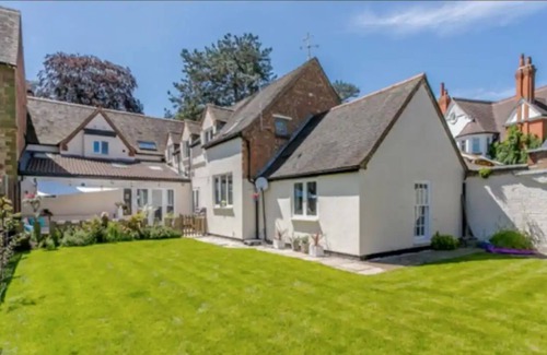 Northampton House | The Coach House - Stunning. Contemporary. Close to all wedding venues.