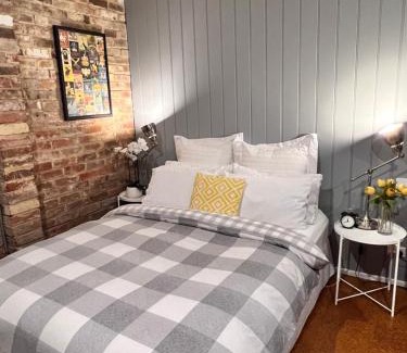 Goulburn House | The Coachhouse - studio apartment