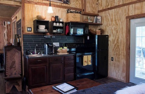 Chestnut Mound Bed & Breakfast | 'The Combo" @ Tuscany Inn TN -2 rooms/2 Hot tubs