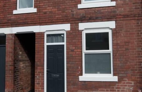 Burton on Trent House | The Comet - 5 separate beds & 3 bathrooms