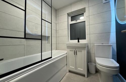 Pollards Hill Apartment | The Contemporary 4 Bedroom Home