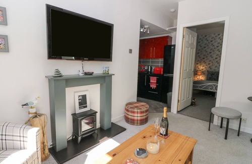 Kilcreggan Cottage | THE COORIE @ COVE, romantic, with a garden in Kilcreggan