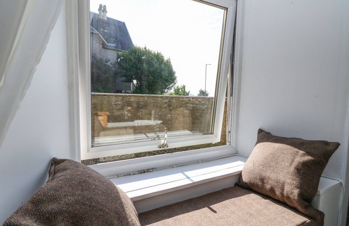 Kilcreggan Cottage | THE COORIE @ COVE, romantic, with a garden in Kilcreggan