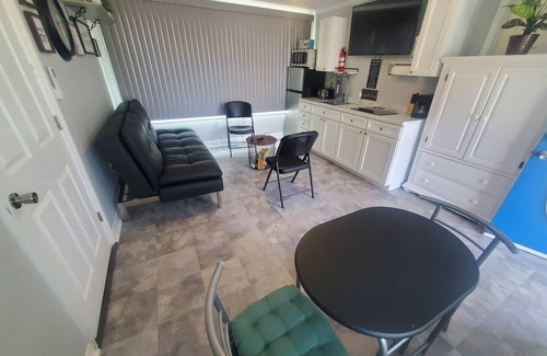 Anderson Apartment | The Corner Apartment. In the Heart ❤️ of Anderson.