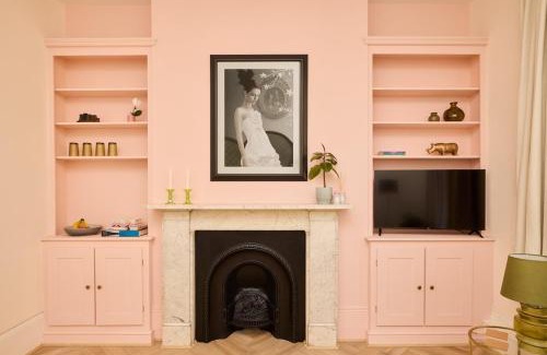 Wainscot Apartment | The Corner by the Castle