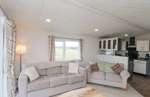 Thirsk Cottage | THE COSY CARAVAN, pet friendly, with a garden in Thirsk
