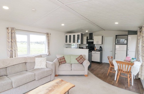 Thirsk Cottage | THE COSY CARAVAN, pet friendly, with a garden in Thirsk