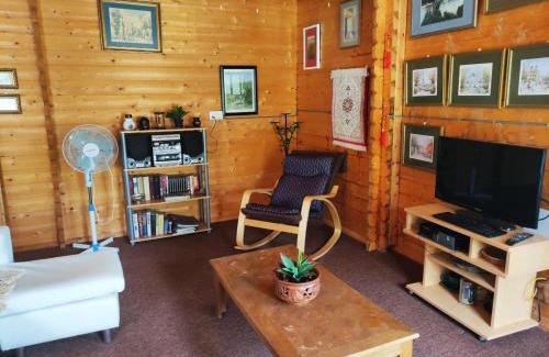 Vasa Koilaniou House | The Cosy Mountain Cabin with Stunning Views near Troodos