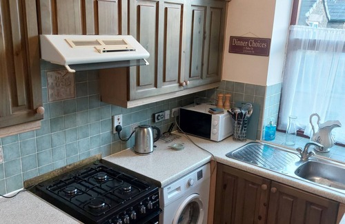 Padfield House | The Cosy Snug the Tardis of Glossop nnnn