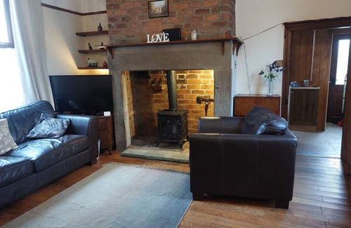 Padfield House | The Cosy Snug the Tardis of Glossop nnnn