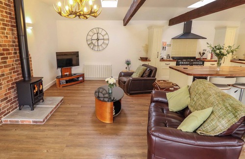 Horncastle Cottage | THE COTTAGE AT GRANGE FARM BARNS, pet friendly in Horncastle