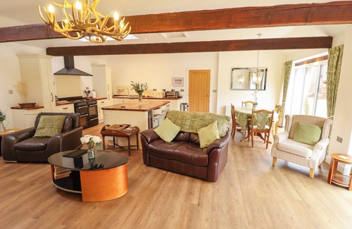 Horncastle Cottage | THE COTTAGE AT GRANGE FARM BARNS, pet friendly in Horncastle