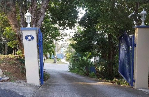 Estate Kings Quarter House | The Cottage at Villa Indigo
