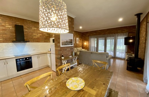 Lovedale Cottage | The Cottage Hunter Valley - recently renovated with new playground!