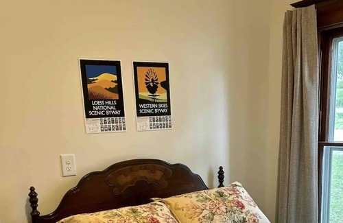 Moorhead Cottage | The Cottage In Moorhead - fully renovated and restored 2bed/2 bath that sleeps 6