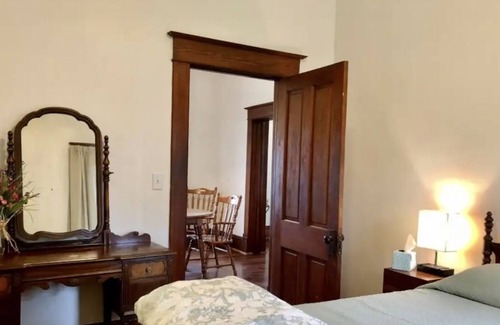Moorhead Cottage | The Cottage In Moorhead - fully renovated and restored 2bed/2 bath that sleeps 6