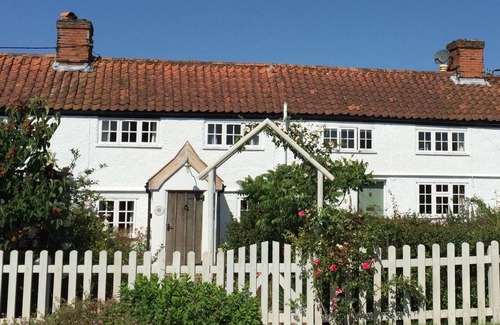 Bramfield Cottage | The cottage is ideally situated for exploring the Suffolk coast and countryside.