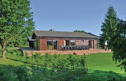 Hour House | The cottage is located in the small vacation park Le Chêneau, near Dinant (20 km).