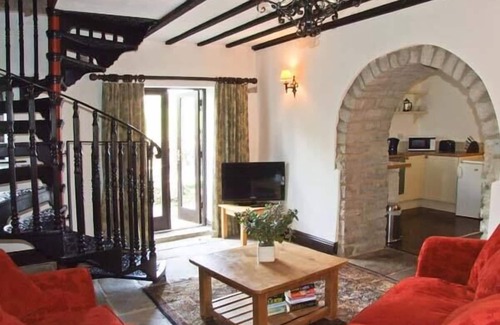 Peak District Cottage | THE COTTAGE, pet friendly, character holiday cottage in Peak Forest