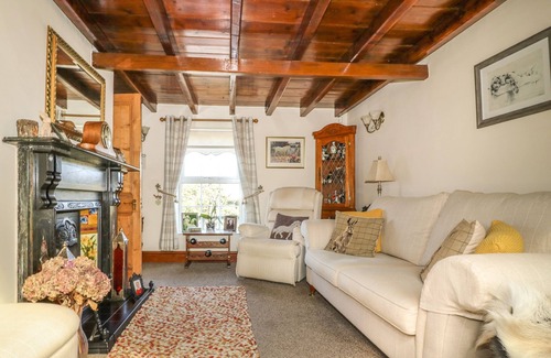 Hull Cottage | THE COTTAGE, pet friendly, with a garden in Preston, Hull