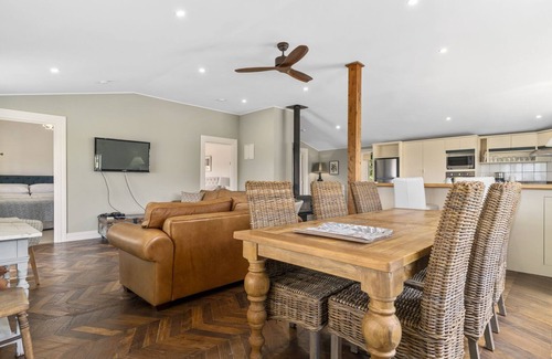 Western Bay of Plenty District House | The Cottage - Te Puke Holiday Home