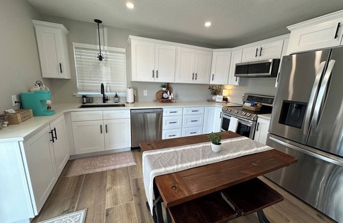 Titusville House | The Country Club Cottage NEW! Watch launches from driveway or walk to the river!