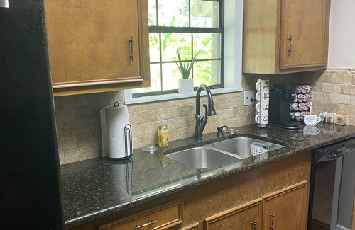 Hattiesburg House | "The Country Escape" Minutes from USM and Downtown activities!