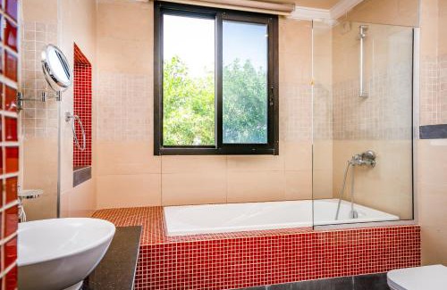 Freetown Hotel | The Country Lodge Hotel