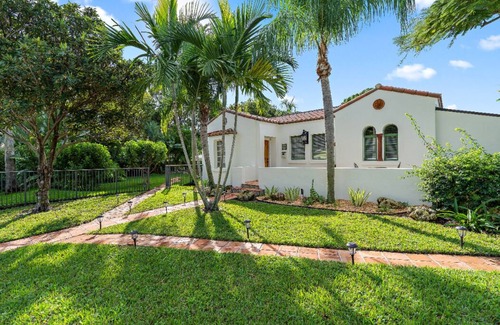 Old Northwood Historic District Cottage | The Couple’s Paradise, Close to Downtown, Salt-Water Pool