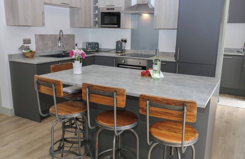 Stainforth Cottage | THE COW SHED AT PEAR TREE FARM, pet friendly in Sykehouse