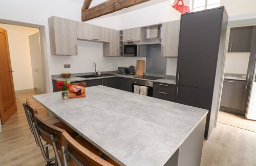 Stainforth Cottage | THE COW SHED AT PEAR TREE FARM, pet friendly in Sykehouse