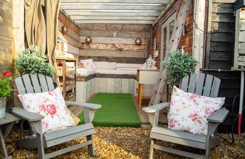 Nantwich Apartment | The Cowshed 5* Barns