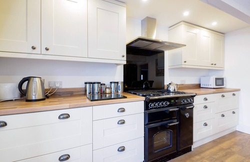 Peak District House | The Cowshed at Cop Farm is a Detached Barn with Hot Tub for up to 10 people